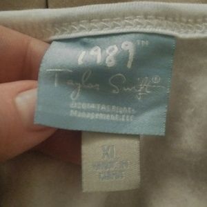Taylor Swift Sweaters - Taylor Swift 1989 Seagull Sweater Taylor Swift Sweaters - Taylor Swift 1989 Seagull Sweater